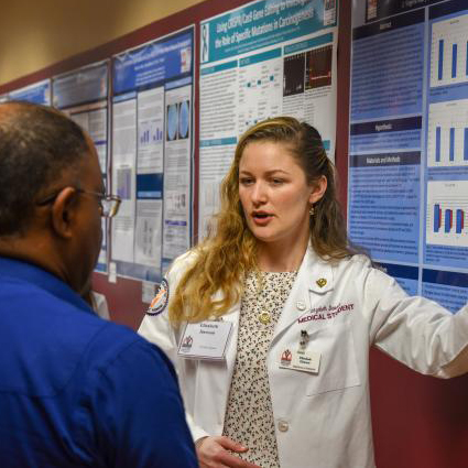 A VCOM student presents her research